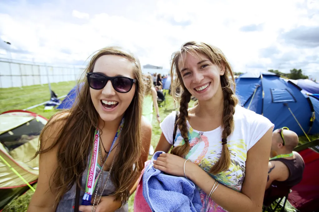 Festivalgoers and atmosphere at Global Gathering 2009